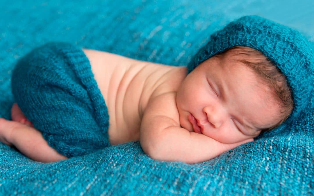 Quais exames um bebê precisa fazer ao nascer?